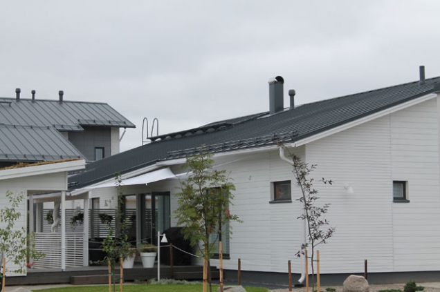 Stavíte dům, nebo přišel čas provést výměnu stávajících střešních krytin a vy s nadšením sledujete, že nabídka je obrovská a leckteří prodejci lákají na extrémně nízké ceny. Dle zkušeností bohužel není skutečnost tak růžová, jak ji vykreslují firmy na svých plakátech. (RUUKKI)