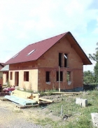 Celou střechu domu pořídil Pája přibližně za 330 000 Kč