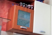 Horní skříňky dotvářejí celistvost kuchyňské sestavy