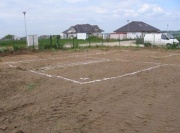 Takhle vypadal pozemek pro Václavův nový domek před výkopem