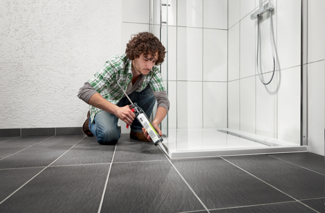 Instalace sprchového koutu (Zdroj: HORNBACH)
