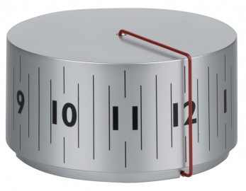 Stolní hodiny Around Clock (Lexon, design Anthony Dickens), rotující cylindr, materiál plast, rozměry Ø 11 x 5,5 cm, cena 755 Kč, www.naoko.cz.