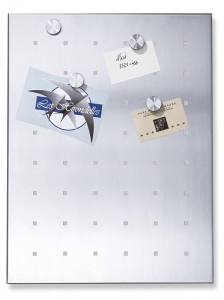 Magnetická perforovaná tabule Bucato (Blomus), nerez, 55 x 45 cm, cena 1 631 Kč, www.e-blomus.cz. Magnetická perforovaná tabule Bucato (Blomus), nerez, 55 x 45 cm, cena 1 631 Kč, www.e-blomus.cz.