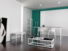 Nábytek z kolekce Flú (Dexo Orsenigo), design Gabriele Cascone, Mihran Rovelli Manoukian a Enrico Tarabini, více variant, stůl, cena od 19 440 Kč, židle Mind, design Fausto di Martino, plast, cena od 6 240 Kč, JV POHODA