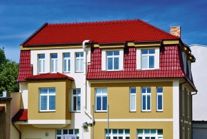 Pálená taška Jirčanka vychází z tradičního modelu střešní krytiny 19. století. Existují dokonce řemeslníci, kteří straní „hlíně“ a odmítají jakýkoli jiný materiál (TONDACH)