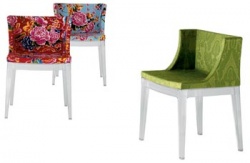 Křesílko Mademoiselle, design Philippe Starck pro firmu Kartell (55 x 52,5 cm, . 80 cm), plast a čalounění, cena 17 322 Kč (KARTELL)