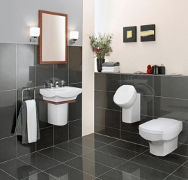 Klozet a pisoár z kolekce Bellevue (VILLEROY &amp; BOCH), ceny: (klozet včetně antibakteriální vrstvy CeramicPlus) 23 670 Kč, pisoár 18 150 Kč, KREINER EXKLUSIV