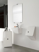 Urinál z řady Il Bagno Alessi dOt (LAUFEN) má tvar typický pro tuto kolekci, cena 17 680 Kč, LAUFEN BATHROOM