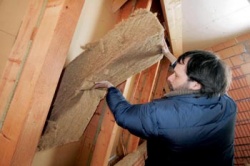 Krokve s přerušeným tepelným mostem, síla krovu bude zateplena 30 cm silnou tepelnou izolací z konopných vláken