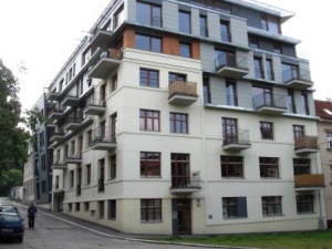 Příčinu optimistických vyhlídek vidí v letošním uvolnění úvěrové politiky bank a stabilizaci na trhu práce.
