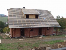 Pokládání latí se kvůli nepřízni počasí protáhlo na čtyři dny