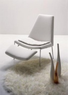 Křeslo Link (Vibieffe, design Gianluigi Landoni), 88 x 95 x 73 cm, látkové nebo kožené čalounění, cena od 34 000 Kč, LIVING SPACE