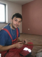 S pokládáním podlah měl Janek už zkušenosti, tak si plovoucí podlahy položil sám