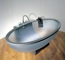 Vana Doca vyrobená z Lucite Azure Ice s matným povrchem podle návrhu Alexandry Champalimaudové, prototyp pro výstavu "Bathe in the Possibilitie of Lucite", která proběhla v dubnu 2002 v New Yorku (LUCITE)