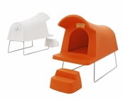 Domeček pro kočky nebo menší psy Nido (Magis), polyetylen, rozměr 104 x 150 x 83 cm, cena 27 613 Kč, RANNÝ ARCHITECTS