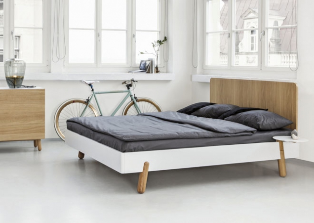 Postel Jitona, s dřevěným nebo čalouněným čelem, dýha, 90–180 x 200 cm, www.jitona.cz