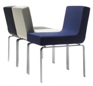 Židle Mariah, design bruno Rainaldi, rozměry 42 x 62 x v. 80 cm, podnož kov, chrom, sedák a opěrák z pěny potažené látkou v různých barvách, cena 8 980 Kč, KOMODO