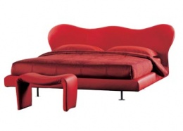 Dvojlůžko Marilyn (Flou), design Mario Bellini, kožený potah, rozměry 170 x 200 cm, cena 183 200 Kč, CASA ITALIANA
