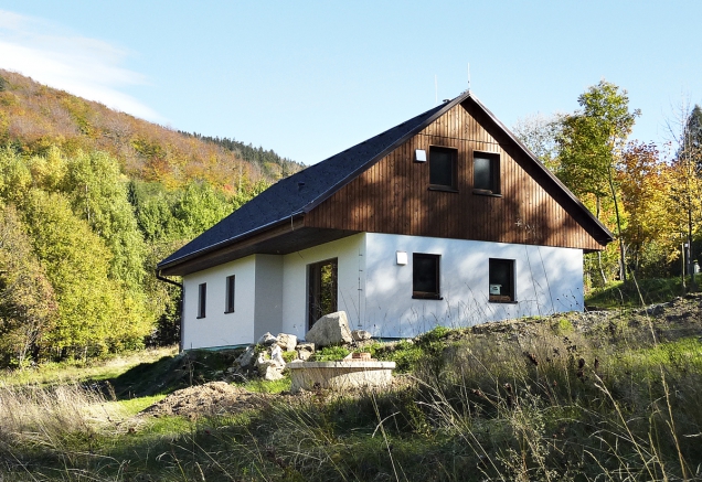 I tuto tradiční stavbu, která perfektně zapadá do krajiny, lze postavit ze dřeva za použití moderních technologií (MS HAUS)
