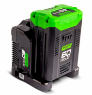Pro nabíjení 60V baterií slouží nabíjecí stanice Greenworks G60UC (MOUNTFIELD)