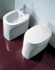 Za klozet Nemea s vertikálním odpadem zaplatíte včetně sedátka 15 643 Kč, bidet je za 8 100 Kč, IDEAL STANDARD