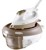 Žehlička Philips Intellicare GC 8080 s příkonem 2 200 W má mj. 12 voleb teploty, která se nastavuje automaticky pro konkrétní látku, inteligentní senzor páry, která má stálý tlak, programovatelné automatické vypnutí ad. Orientační cena je 13 990 Kč (PHILIPS)