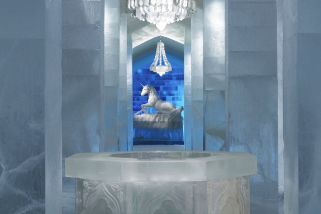 Icehotel 365 se tak stal zajímavým příkladem trvale udržitelného projektu v severských zemích, při jehož realizaci a provozu se plně využívají obnovitelné zdroje energie. (www.dzd.cz)