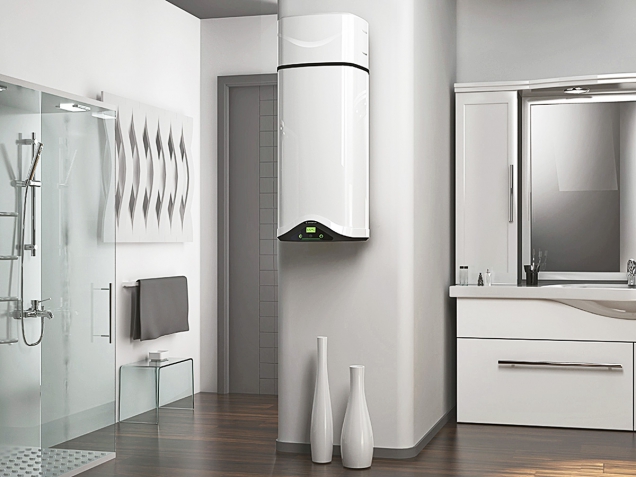 Závěsný ohřívač vody na bázi tepelného čerpadla Nuos Evo s LCD displejem vám pomůže ušetřit až 70 % nákladů na energii (ARISTON).