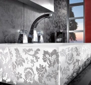 Dekorovaná varianta umyvadla Memento New Glory (VILLEROY &amp; BOCH), typ na desku se vyrábí ve třech rozměrech. Cena od 17 523 Kč, KREINER EXKLUSIV