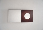 Symbol kruhu a čtverce inspiroval tvůrce zrcadla z koupelnové série Quadro, pořídit si jej můžete za 9 700 Kč (vyrábí OXO, dodává AQUA TRADE)