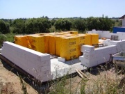Jáchymovi již navezli potřebný materiál - zdít se bude z Ytongu