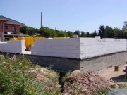 Jáchymovi již navezli potřebný materiál - zdít se bude z Ytongu