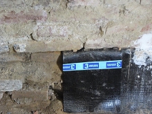 Detail izolace v horizontální spáře zdi