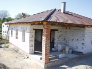 Po dvou měsících byla střecha konečně kompletně hotová