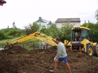 S uložením vybagrované zeminy vyvstal nečekaný problém