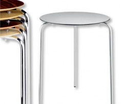 Stůl Table system (PARRI) se vyrábí v průměrech od 60 do 120 cm s výškou 70 cm, desku má z lamina, podnož je chromová s hliníkovým nástřikem. Cena 10 288 Kč, LOCCO