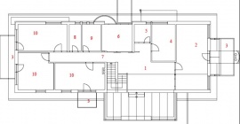 Půdorys patra: 1. galerie, 2. pracovna, 3. balkon, 4. pokoj hostů, 5. sprcha a WC, 6. hudební pokoj, 7. chodba, 8. šatna, 9. koupelna s WC, 10. pokoj