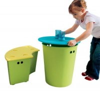 Série Glis, cena stolku 249 Kč, lavice stojí také 249 Kč, IKEA