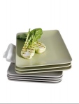 Servírovací talíře, živcový porcelán, cena podle velikosti (IKEA)