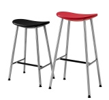 Barové stoličky Sune, design Choris Martin, výška sedáku 63 cm a 74 cm, cena od 399 Kč (IKEA)