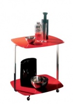Stolek Plasma (Bontempi Casa), design CPA Associati, 62 x 46 x 56 cm, kombinace matného hliníku nebo chromu se sklem pískovaným, červeným a černým, cena 12 285 Kč, JESPEN