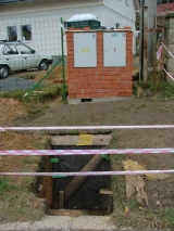 Aby mohli instalatéři připravit vedení pro plyn, musela Jitka zařídit přivedení plynu k domu