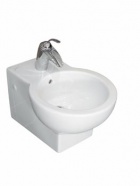 Bidet z kolekce You and me, cena 6 082 Kč, bidetová baterie (HANSA) je za 8 171 Kč