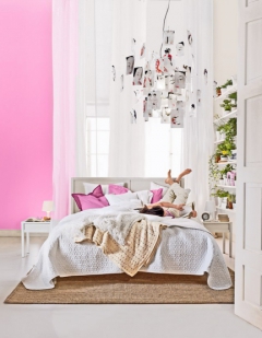 Rám postele Nordli (Ikea), dřevotříska, ABS plast, 212 x 165 cm, cena 5 490 Kč, www.ikea.cz