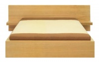Lůžko z ložnicové sestavy Lila. Dýha bělený dub, rozměr 276 x 216 cm. Cena 30 043 Kč (Brik)