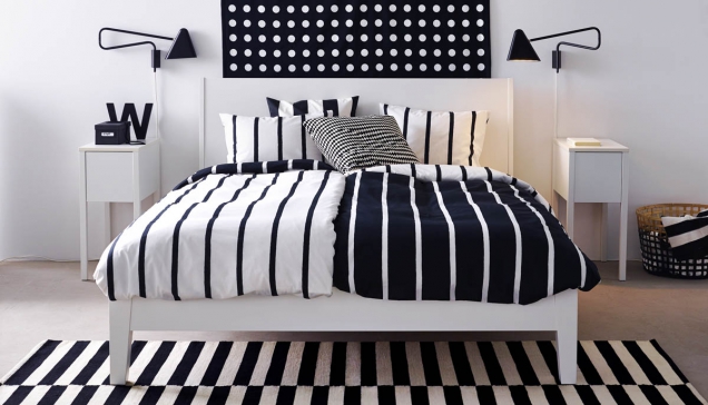 BLACK AND WHITE: Povlečení na jednolůžko Tuvbräcka, 150 x 200 cm a 50 x 60 cm, 100% bavlna, www.ikea.cz