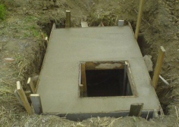 Po stavbě schůdků se mohl v šachtě namontovat vodoměr
