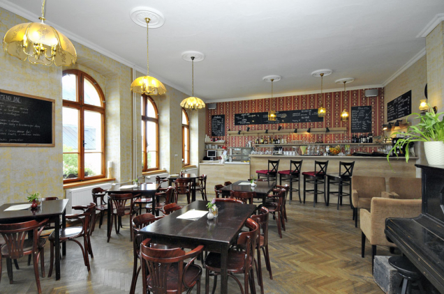 V Nebespánu se specializují na gurmánské zážitky, které si tady host může dopřát. Ve stejnojmenné restauraci nechybí klasické thonetky, pohodlná křesílka a opět tady dbají na každý detail.