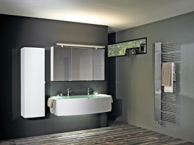 Nezaměnitelný design propůjčuje asymetrickému radiátoru Zehnder Yucca Mirror zrcadlo, 1 766 x 600 mm, připojení na teplovodní vytápění, provedení chrom, cena (bez DPH) 58 806 Kč
