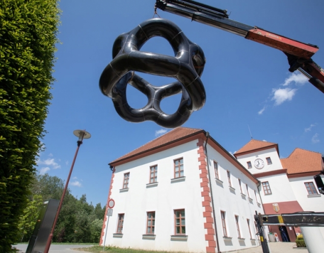 Fotografie z instalace, autor: Lukáš Rais (Zdroj: Flera Gallery)